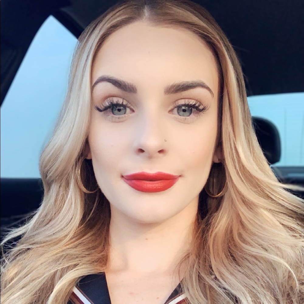 Meet your Posher, Alyssa
